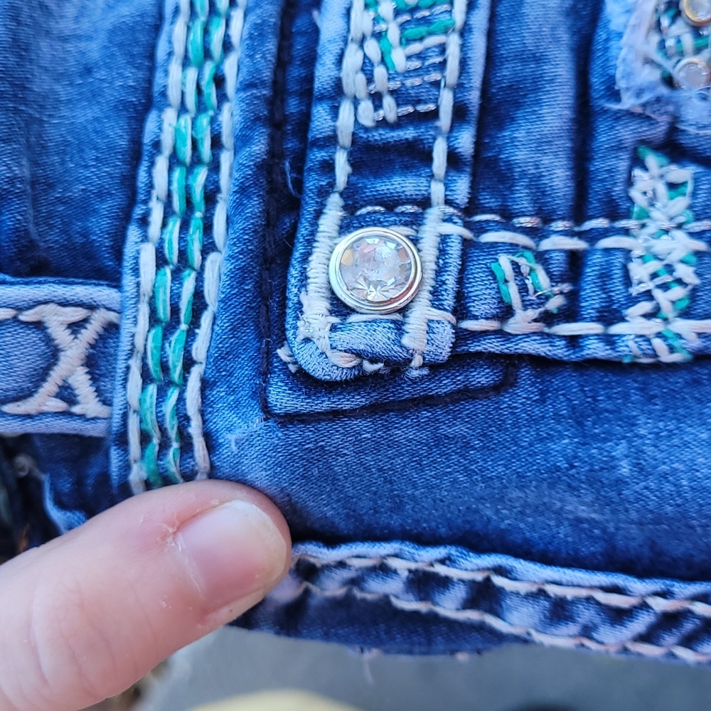 JUST SHOWING DEFECT - Picture 2 of 5
